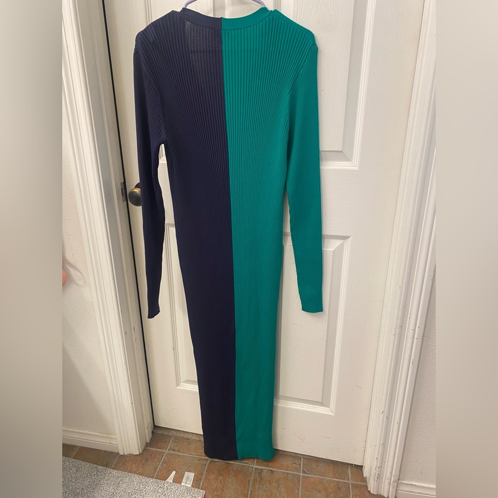 Colorblock Rib-Knit Button-Front Dress in Green & Navy - Picture 4 of 7